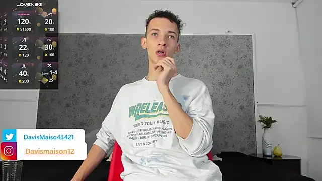 Maisondavis  online show from February 2025 09:09:01 PM