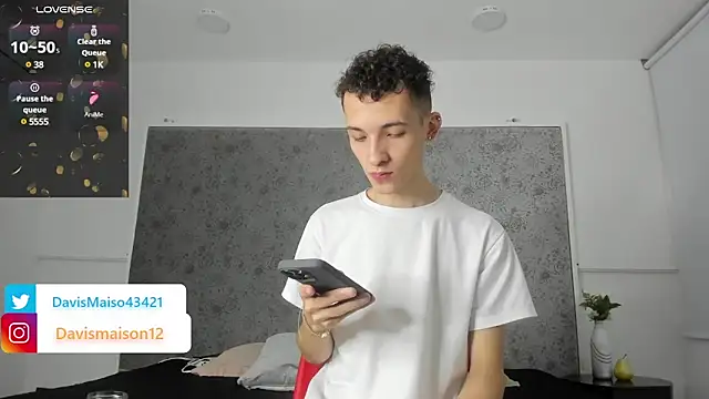 Maisondavis  online show from February 2025 09:36:02 PM