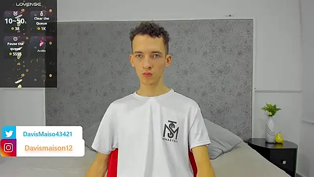 Maisondavis  online show from February 2025 09:58:02 PM