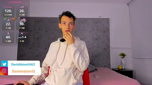 Maisondavis  online show from March 2025 09:09:02 PM