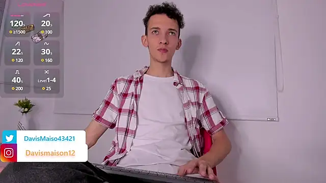 Maisondavis  online show from March 2025 09:18:02 PM