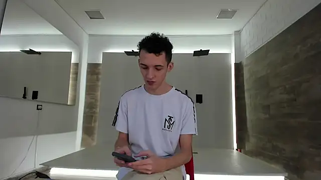 Maisondavis  online show from March 2025 08:28:01 PM