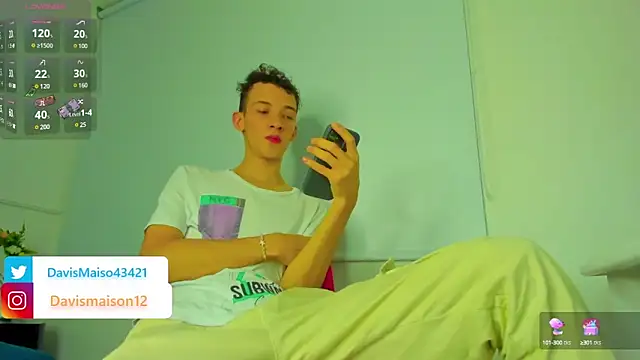 Maisondavis  online show from March 2025 09:45:01 PM