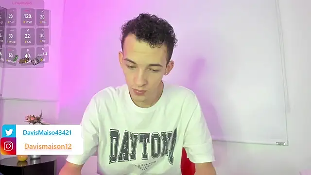 Maisondavis  online show from March 2025 10:04:02 PM