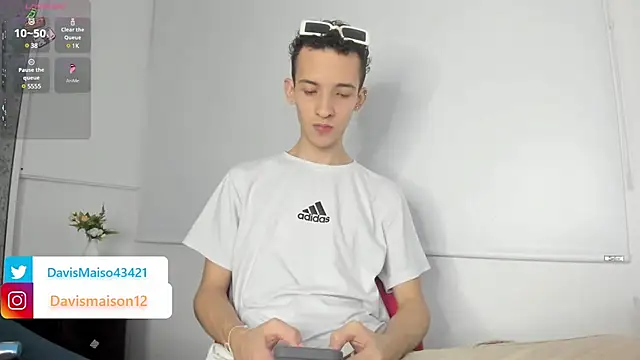 Maisondavis  online show from March 2025 08:54:01 PM