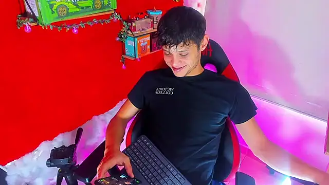 LilOwen  online show from September 2025 07:13:01 PM