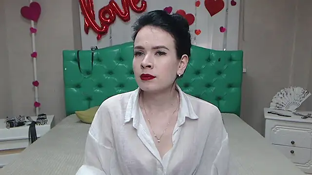 Snapshot of JasmineKouch chatting on April 2026 06:05:01 AM JasmineKouch online show from April 2026 06:05:01 AM