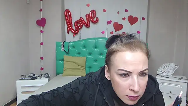 Snapshot of ElizabethSho chatting on March 2026 06:07:02 PM ElizabethSho online show from March 2026 06:07:02 PM