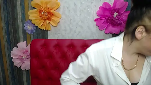 Snapshot of ElizabethSho chatting on April 2026 05:10:01 PM ElizabethSho online show from April 2026 05:10:01 PM