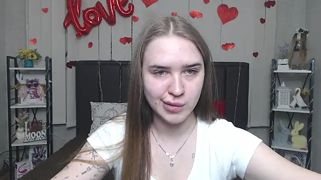 Snapshot of LauraHlot chatting on May 2026 05:39:01 PM LauraHlot online show from May 2026 05:39:01 PM