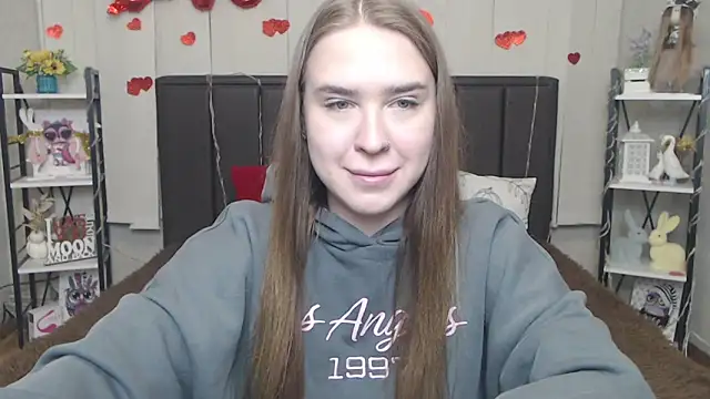 Snapshot of LauraHlot chatting on May 2026 05:52:02 PM LauraHlot online show from May 2026 05:52:02 PM