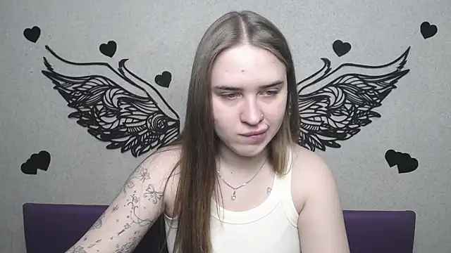 Snapshot of LauraHlot chatting on May 2026 05:46:02 AM LauraHlot online show from May 2026 05:46:02 AM