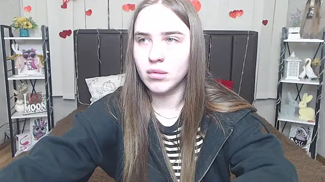 Snapshot of LauraHlot chatting on May 2026 05:53:01 PM LauraHlot online show from May 2026 05:53:01 PM