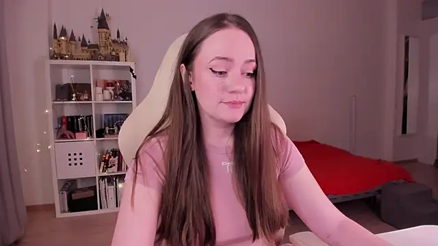 WalkingGirl online show from September 2025 07:19:02 PM