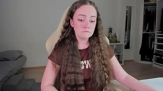 WalkingGirl online show from March 2026 05:01:02 PM