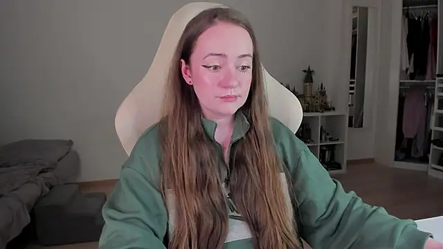 WalkingGirl online show from April 2026 10:26:01 PM