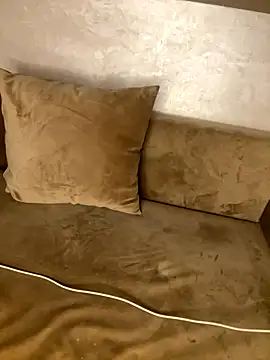 RachaCharmouta online show from November 2025 09:35:02 PM