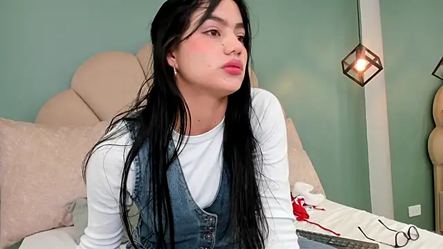 Snapshot of ariel_jonees chatting on December 2024 01:17:02 PM ariel jonees online show from December 2024 01:17:02 PM