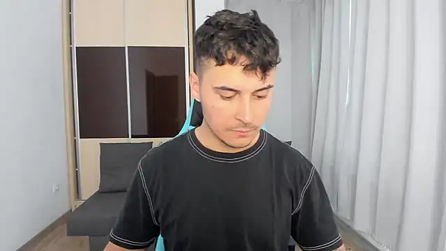 MatMalonne online show from November 2025 02:08:02 PM