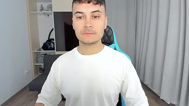 MatMalonne online show from November 2025 06:35:02 AM