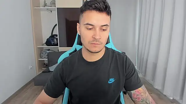 MatMalonne online show from November 2025 06:35:02 AM