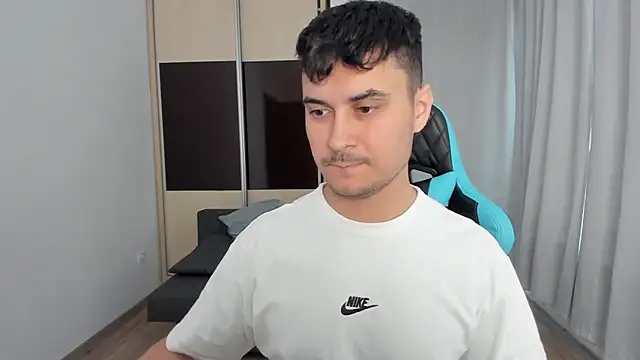 MatMalonne online show from December 2025 01:17:02 PM