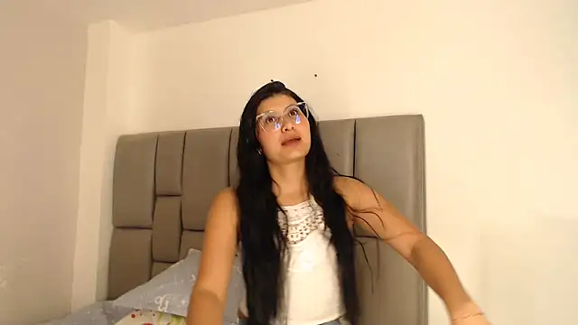 Snapshot of cloehonney chatting on April 2026 10:51:02 PM cloehonney online show from April 2026 10:51:02 PM