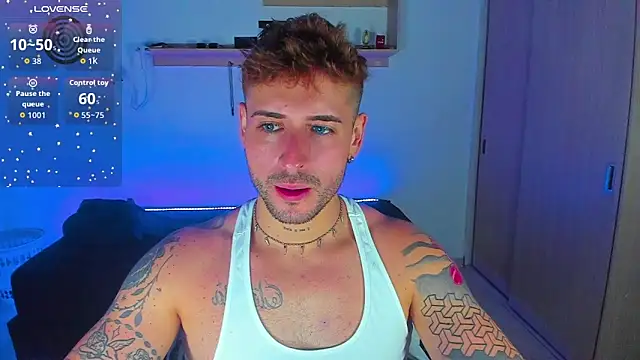 Snapshot of Ares_blue chatting on November 2025 11:43:02 AM Ares blue online show from November 2025 11:43:02 AM