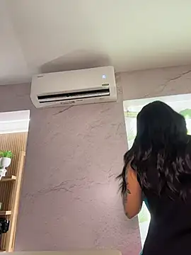 kiim taaylor online show from November 2025 07:18:01 PM