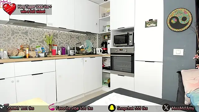 Snapshot of AmySuperHeroes chatting on February 2025 08:33:02 AM AmySuperHeroes online show from February 2025 08:33:02 AM