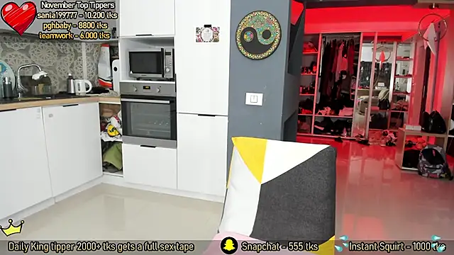 Snapshot of AmySuperHeroes chatting on November 2025 01:28:01 PM AmySuperHeroes online show from November 2025 01:28:01 PM