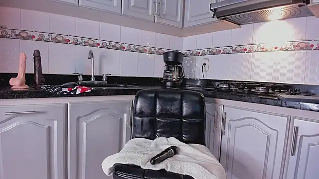 Snapshot of miamiller69 chatting on February 2025 08:09:02 AM miamiller69 online show from February 2025 08:09:02 AM