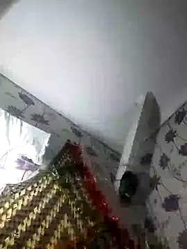 Snapshot of SweetLeila40 chatting on December 2024 04:33:02 AM SweetLeila40 online show from December 2024 04:33:02 AM