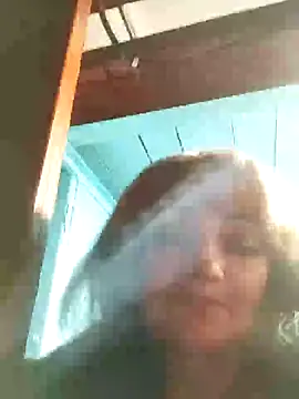 Snapshot of SweetLeila40 chatting on December 2024 09:43:01 PM SweetLeila40 online show from December 2024 09:43:01 PM