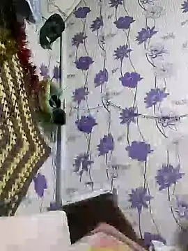 Snapshot of SweetLeila40 chatting on January 2025 07:40:01 PM SweetLeila40 online show from January 2025 07:40:01 PM