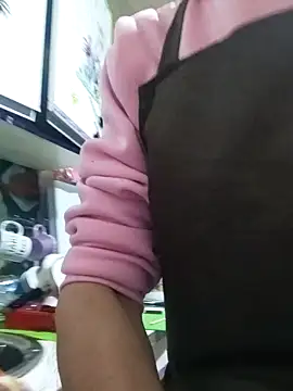 Snapshot of SweetLeila40 chatting on April 2026 05:10:01 PM SweetLeila40 online show from April 2026 05:10:01 PM