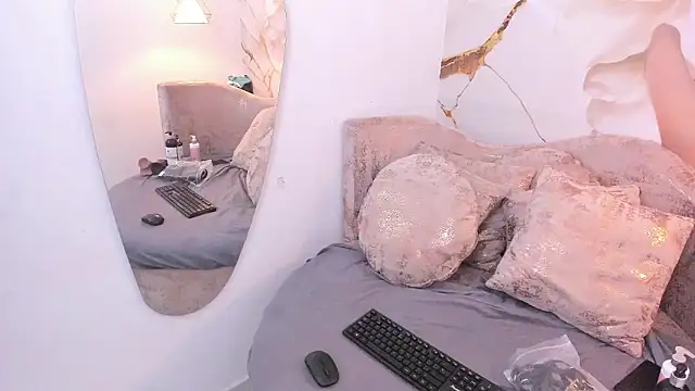 melaniecooperr online show from December 2024 11:34:02 AM