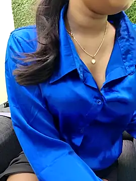 yhona darling online show from April 2026 08:18:01 PM