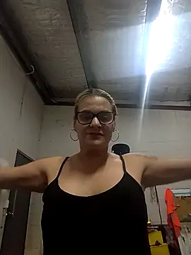 llASHll online show from November 2025 02:44:01 AM