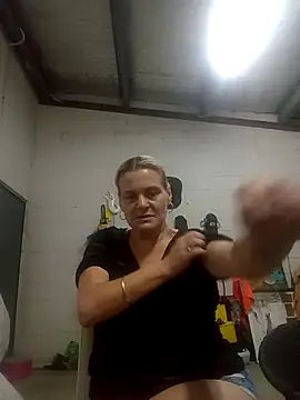 llASHll online show from November 2025 07:16:02 PM