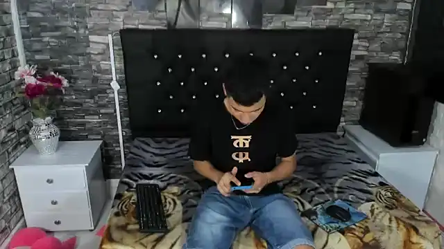 salvadorgomezx online show from December 2024 07:31:02 PM