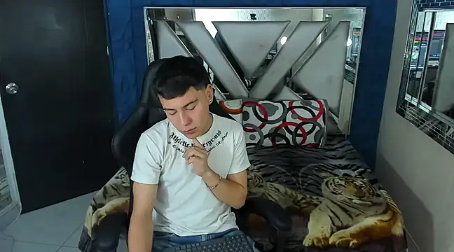 salvadorgomezx online show from January 2025 12:52:01 PM