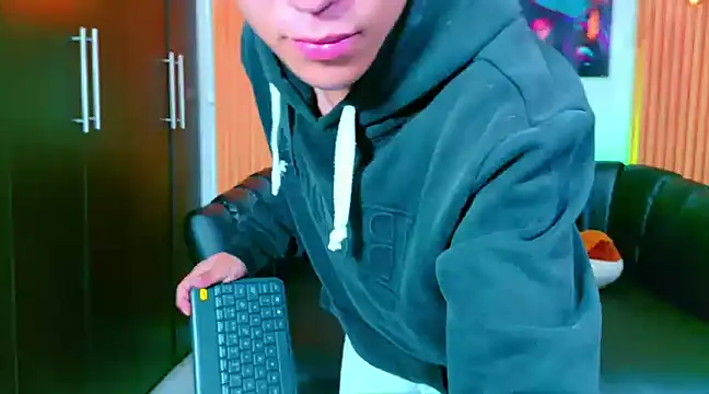 salvadorgomezx online show from February 2025 02:22:02 AM