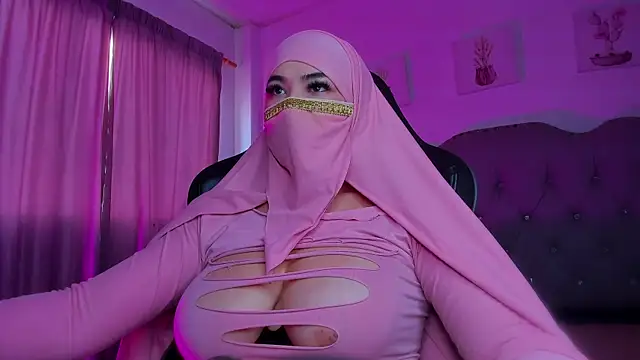 Snapshot of Tahiraa_ chatting on January 2025 01:08:01 PM Tahiraa online show from January 2025 01:08:01 PM