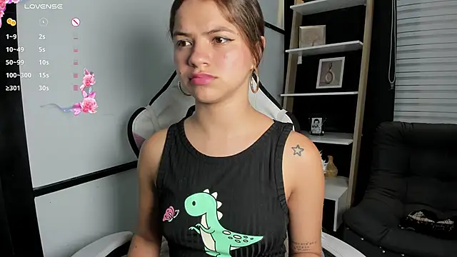 Snapshot of PaigeJayden chatting on January 2025 11:14:02 PM PaigeJayden online show from January 2025 11:14:02 PM