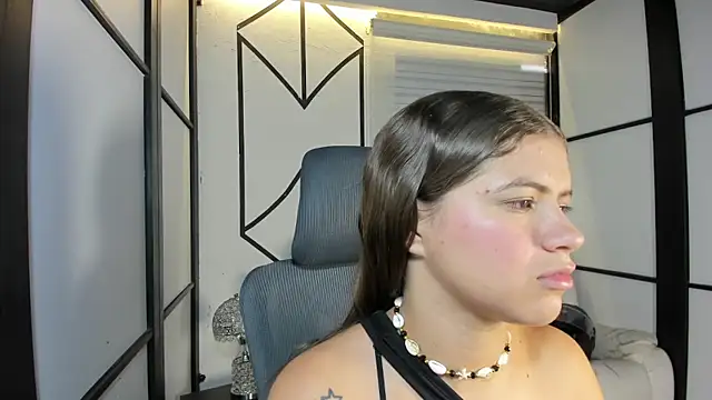 Snapshot of PaigeJayden chatting on February 2025 08:15:01 PM PaigeJayden online show from February 2025 08:15:01 PM