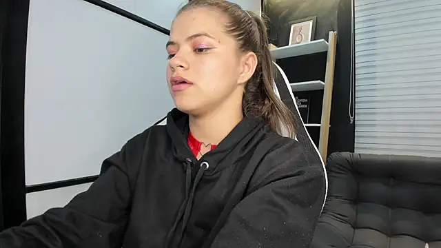 Snapshot of PaigeJayden chatting on February 2025 02:12:02 AM PaigeJayden online show from February 2025 02:12:02 AM