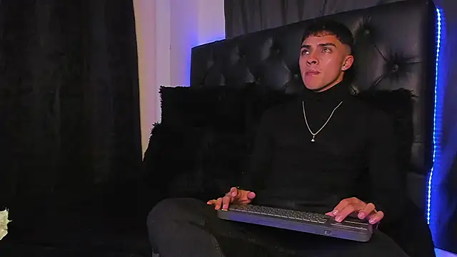 James1lee  online show from December 2024 03:28:02 AM