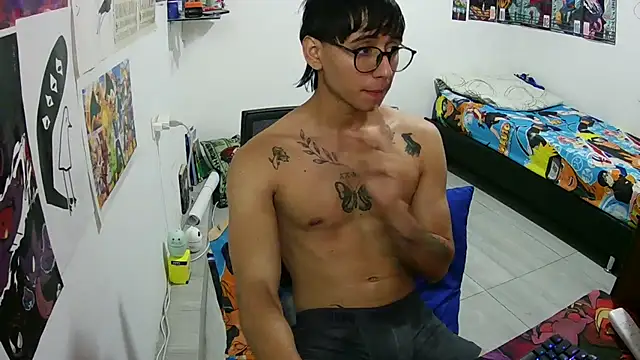 Dillom420 online show from June 2026 07:18:02 PM