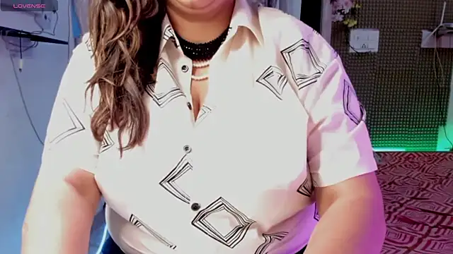 Snapshot of Gulabi_Queen chatting on March 2025 11:17:01 AM Gulabi Queen online show from March 2025 11:17:01 AM